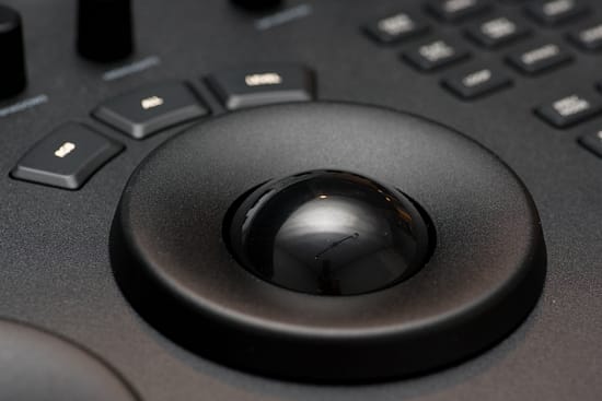 Close-up of the trackball and ring